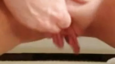 Sôcôla được bảo hiểm, cô bé chơi với mình, trong khi cô co giao trang sex bạn cùng phòng