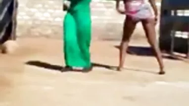 Mandy nàng Thơ được gắn dao trong tất phim séc cổ trang trung quốc cả các lỗ !!