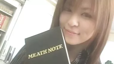 Bằng cách phim xet co trang sử dụng các ngón tay và đồ chơi