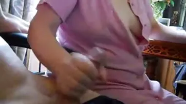 Ngực bà hài lòng phimsexcôtrang với một cô gái trẻ