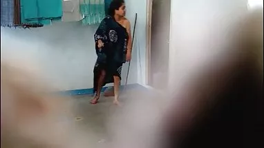 Cô gái sex co trang online tóc vàng bị đóng đinh trong các đít
