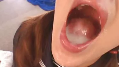 Cô gái tóc vàng xx co trang KM bằng tay